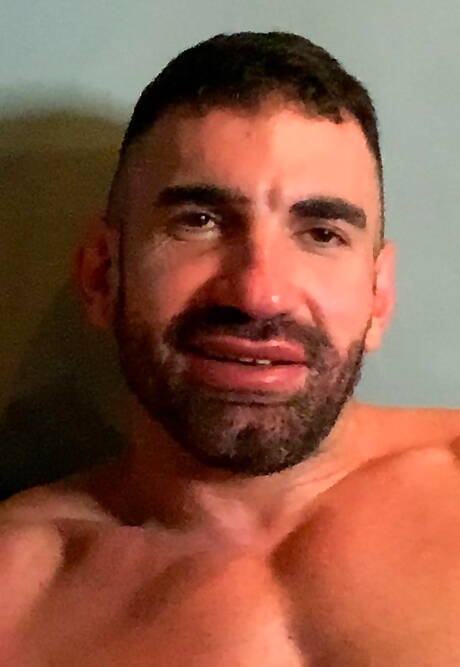 Le mec sexy Scott Wild et le mec attirant Kai Marcos dominés et humiliés