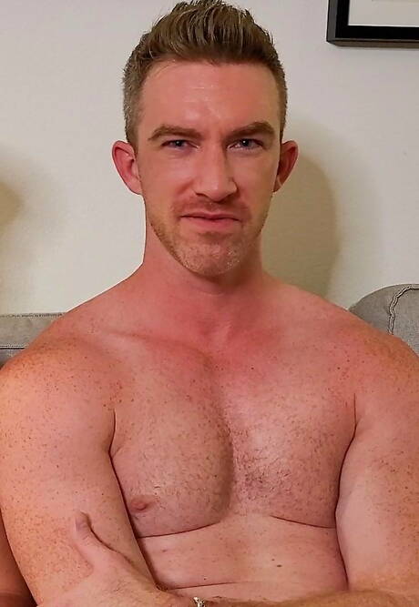 Der amerikanische Hengst Nick Fitt und der attraktive Clark Davis-Fitt werden hart gefesselt