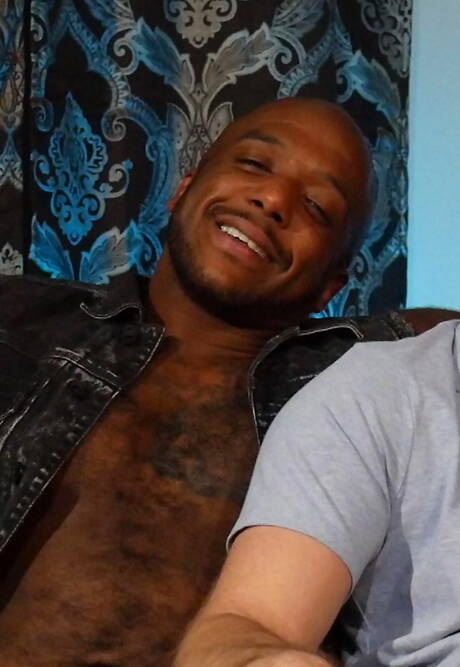 ホットなアメリカ人の男の子スーパースタッドミカマルティネスとスタッドアレックスホークの異人種間のお尻スパンキング