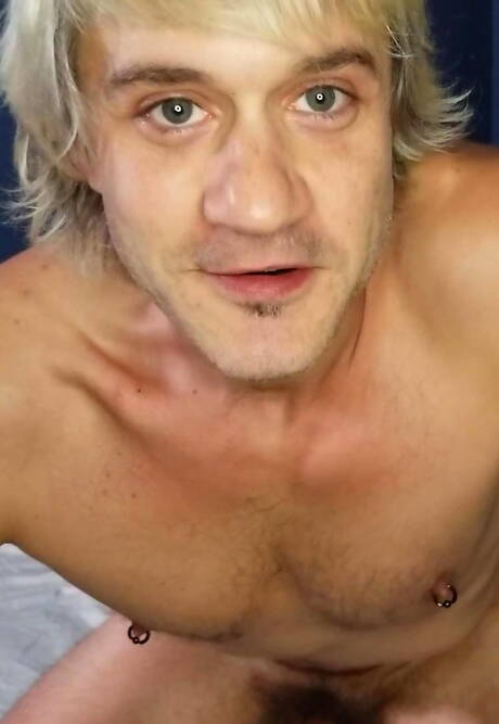 KinkyBitesMen: American twink Sherman Maus play with sex toy