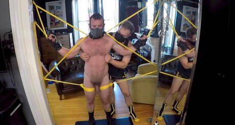 肌肉男Mike Gaite在BDSM活動中擠奶