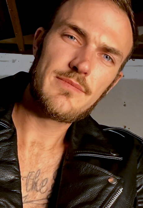 KinkyBitesMen: American otter Christian Wilde teasing his dick