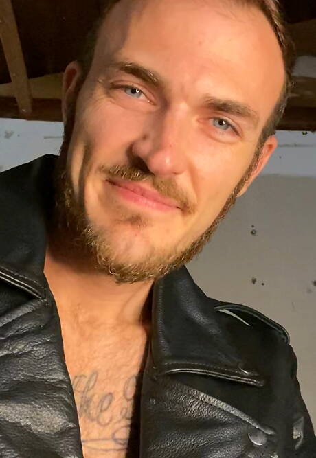 KinkyBitesMen: American hairy stud Christian Wilde teasing his dick