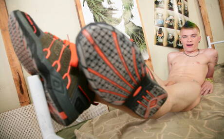 Gorący faceci Chester Poole, Tonny Ross i Eamon August w gorącym trójkącie analnym