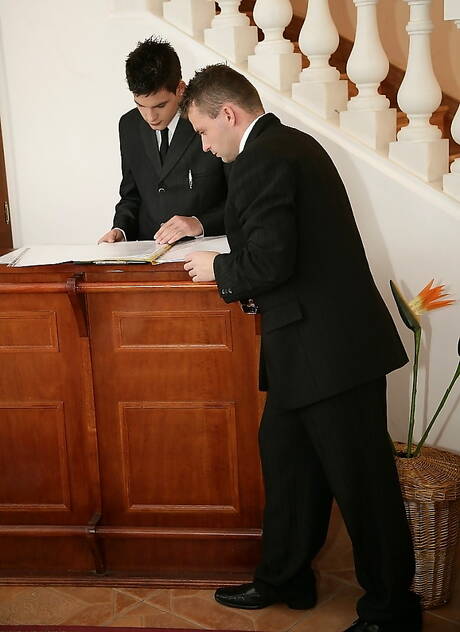 Lo stallone Peter Brooks e il fusto Nick Daniels in una scena di pompino