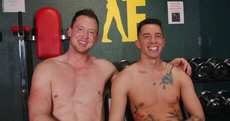 Hübsche amerikanische Jungs, der attraktive Pierce Paris und der attraktive Vincent Oreilly lassen sich gerne erniedrigen