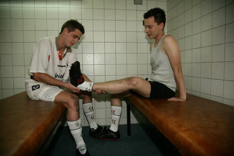 Elden, Joe, Lukas Leung, Stephen, Chris dans un gangbang masculin