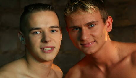 Schamlose Kumpels Dion Phillips, Ted Clark und Jay Renfro beim harten Dreiersex