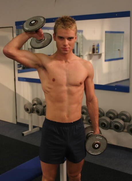 Staxus: Czech well-built Cameron Jackson and hunk Gevin Favre in dick sucking scene