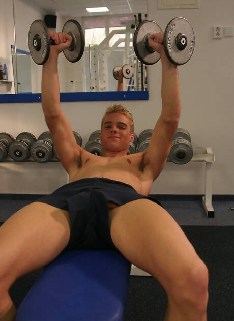 Czech well-built Cameron Jackson and hunk Gevin Favre in dick sucking scene