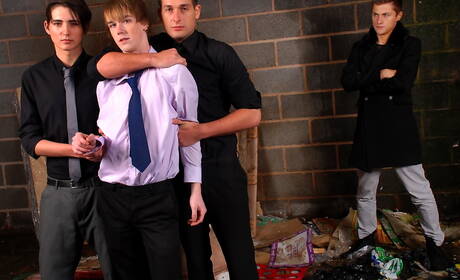 Die heißen Kumpels Kai Alexander, Kyle Dickson und Sean Savoy haben einen heißen Dreier-Sex