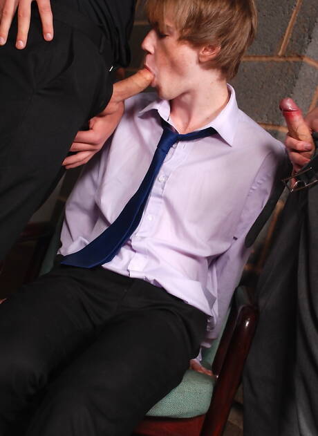 Sexy vrienden Kai Alexander, Kyle Dickson en Sean Savoy hebben een hete trio-seks