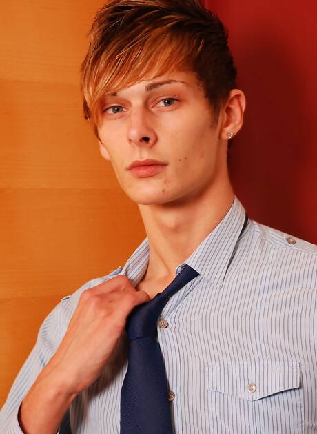 Czech young Connor Levi and english young Luke Desmond have anal sex