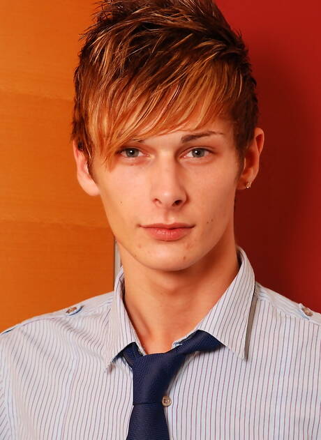 Czech young Connor Levi and english young Luke Desmond have anal sex