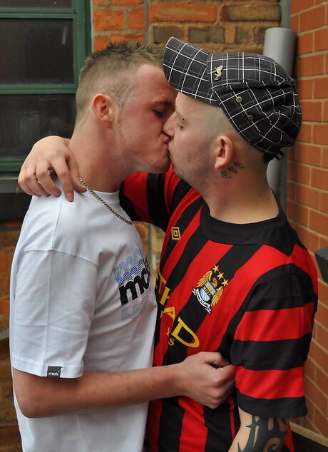 Husky guy Scally Jay and superstud Nick Wilson have a good oral sex outdoor