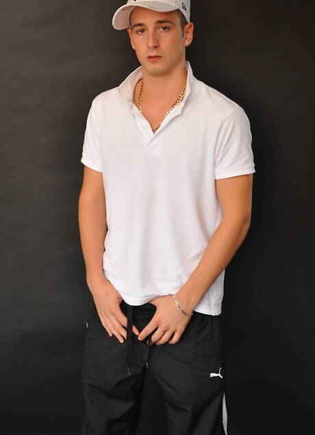 帥哥 Damian Boss 和英國帥哥 Luke Desmond 在戶外口交