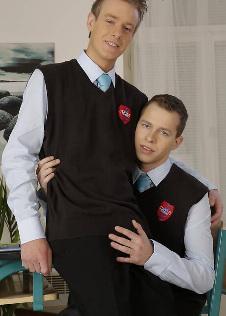 年輕男孩米蘭夏普和捷克年輕尼奧馬修斯享受激情性愛