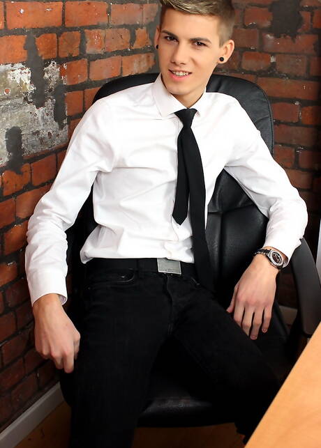 Der junge Slowak Brad Fitt und der junge Riley Smith haben harten Analsex