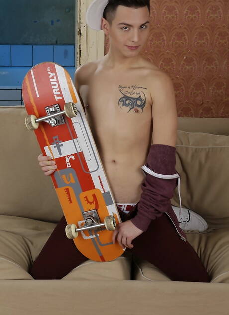 英國小夥 Kai Alexander 和捷克小夥 Xander Hollis 激情肛交