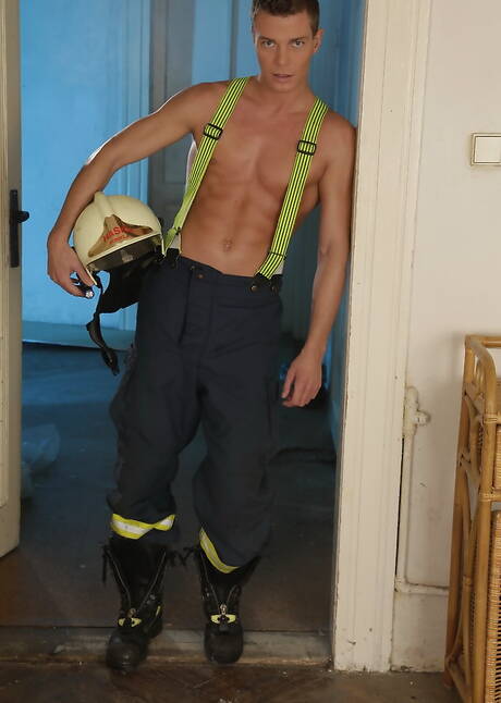 捷克年輕男孩 Aslan Brutti 和波蘭性感小鮮肉 Kamyk Walker 互相吸吮和操弄