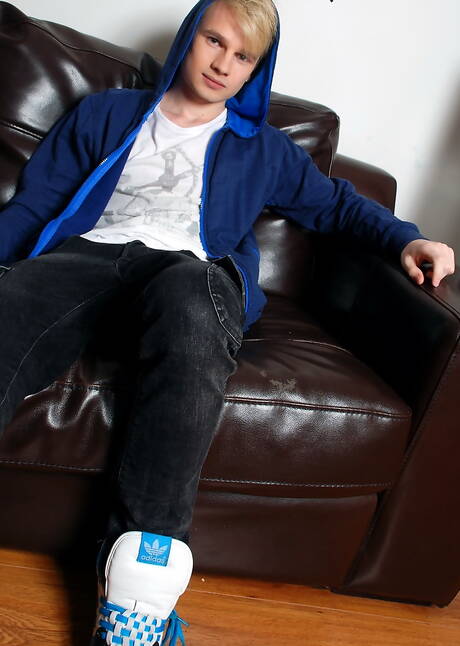 Der polnische Twink Kamyk Walker und der tschechische Schönling Kevin Ateah beim harten Analsex