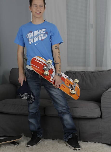 アーロン・オーロラ、デニス・リード、ミラン、ネオ・マシューズが一緒に楽しんでいる