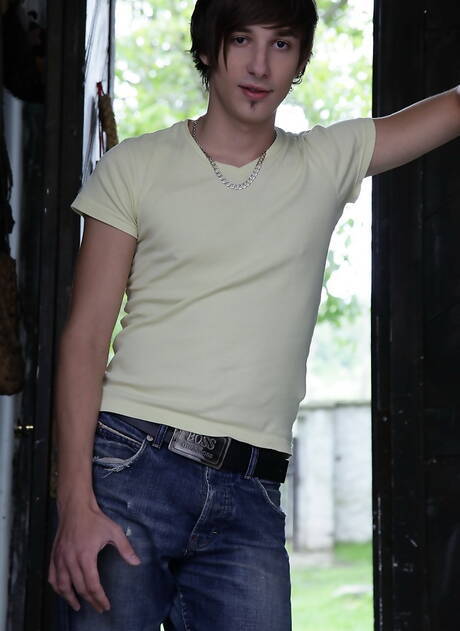 Der schöne Tscheche Kevin Ateah und der junge Tristan Balboa posieren nackt und zeigen einen schönen Hintern