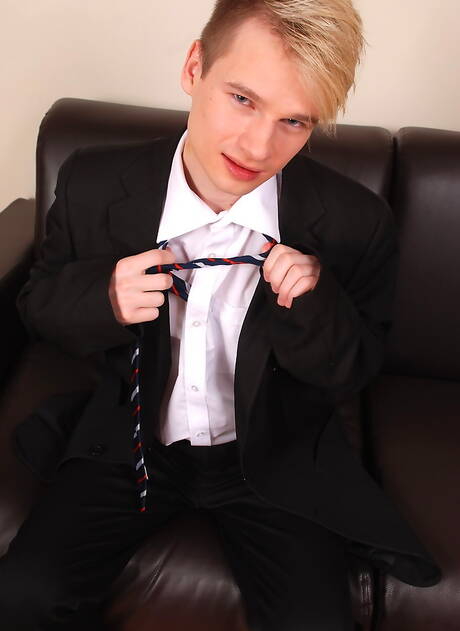 Der slowakische Twink Brad Fitt und der heiße polnische Twink Kamyk Walker haben guten Sex