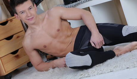 Der polnische Superhengst Kris Wallace und der tschechische Muskelprotz Rudy Bodlak lutschen und vögeln sich gegenseitig