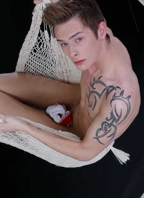 Der junge Tscheche Connor Levi und der polnische Schönling Kris Wallace bohren einen Arsch