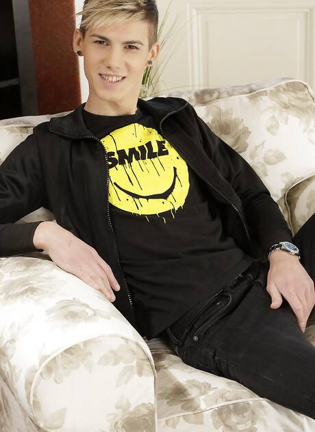 Il giovane inglese Aaron Aurora e il bel ragazzo slovacco Brad Fitt in un caldo sesso anale