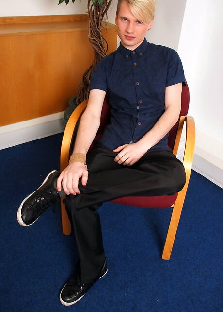 Il giovane polacco Kamyk Walker e il bellissimo ragazzo Josh Adams si fanno un culo