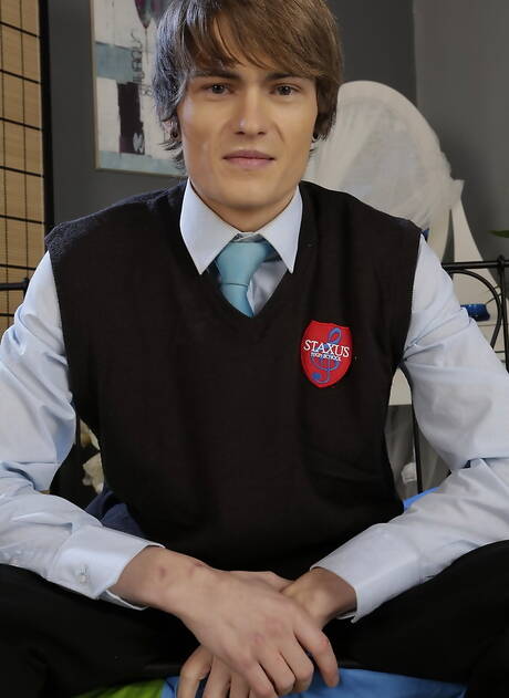 Twink Alec Palk und der gut gebaute Tscheche Justin Conway bohren einen Arsch