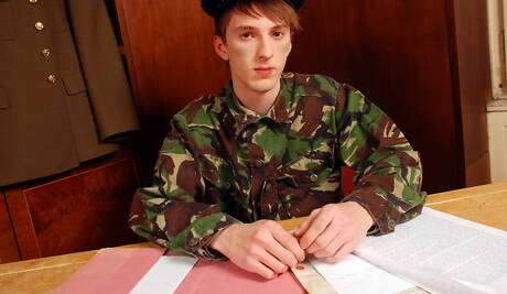 Os caras sem vergonha Kurt Maddox, Rudy Valentino e Damian Dickey fazem um sexo a três quente