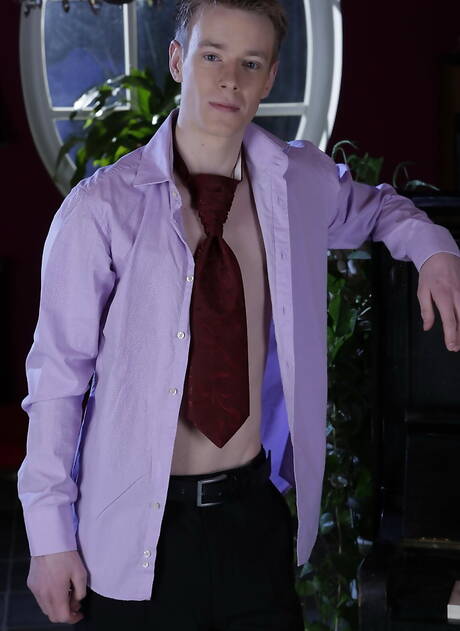 帥哥米蘭夏普 (Milan Sharp) 和帥哥馬可裡維拉 (Marco Rivera) 互相撞擊