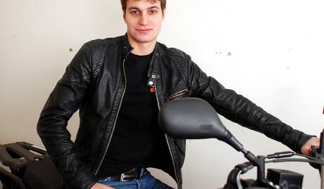 Engelse twink Aaron Aurora en Tsjechische hengst Rudy Valentino neuken kont na het zuigen