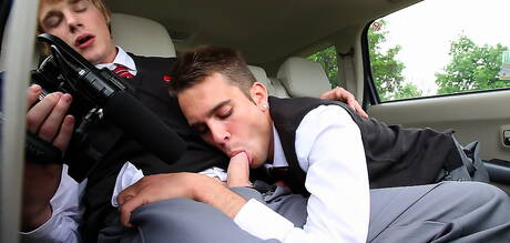 Due ragazzi cechi, il super stallone Jack Rider e il bel twink Adrian Smallwood, si fanno un bel sesso orale