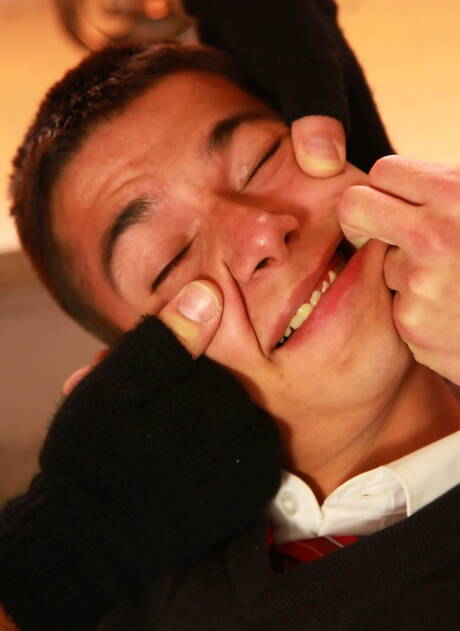 Podnieceni kumple Dick Casey, Will Sims i Paris Neeo w scenie seksu trójkątnego