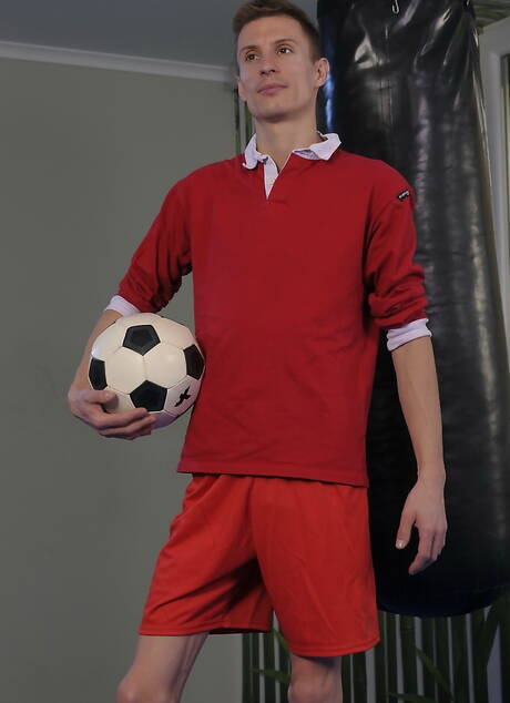 Il giovane ungherese Kurt Maddox e il giovane ragazzo John Steel si scopano dopo aver succhiato il cazzo