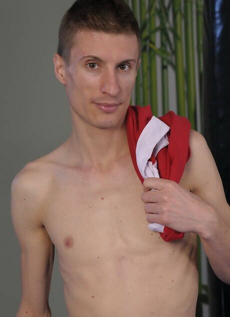 Der ungarische Junge Kurt Maddox und der heiße Twink John Steel ficken nach dem Schwanzlutschen