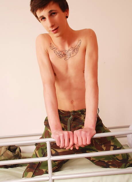 Die schamlosen Jungs Zac Todd, Jesse Jenkins und Jason Kingsley haben ein Dreiervergnügen