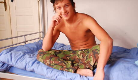 Die schamlosen Jungs Zac Todd, Jesse Jenkins und Jason Kingsley haben ein Dreiervergnügen