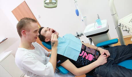 Le jeune Tchèque Sam Brooks et le minet chaud Fredie Lung ont une relation sexuelle torride