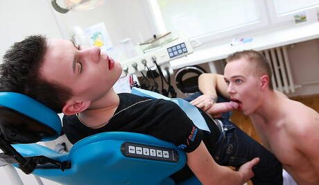 Le jeune Tchèque Sam Brooks et le minet chaud Fredie Lung ont une relation sexuelle torride