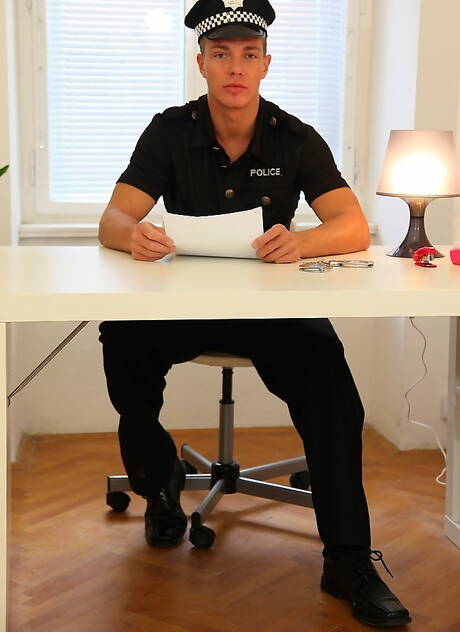 Niegrzeczni kumple Aslan Brutti, Benito Moss i Daniel Taylor w gorącym seksie grupowym