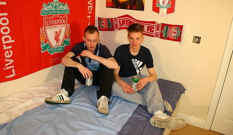 Le jeune garçon Aaron Slater et le jeune garçon anglais Luckas Layton baisent le cul après une fellation