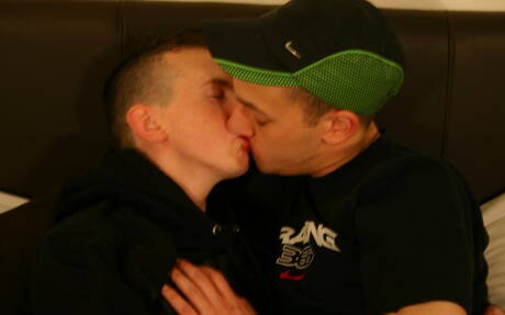 Il giovane Matt Anderson e il giovane Preston Matthews in una scena di pompino