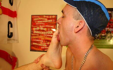 Le jeune garçon Troy Bolton et le minet Kallum Ash ont des relations sexuelles torrides