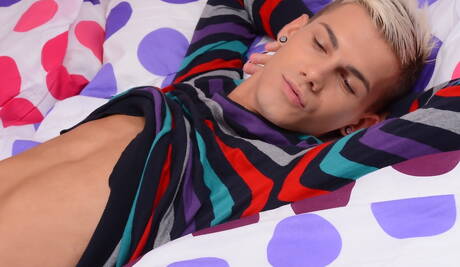 English young dude Blake Hanson and slovak beautiful boy Brad Fitt likes to be tied