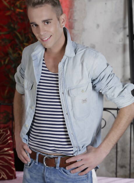 Zwei tschechische Jungs, der junge Adrian Smallwood und der starke Mann Sven Laarson, haben guten Sex